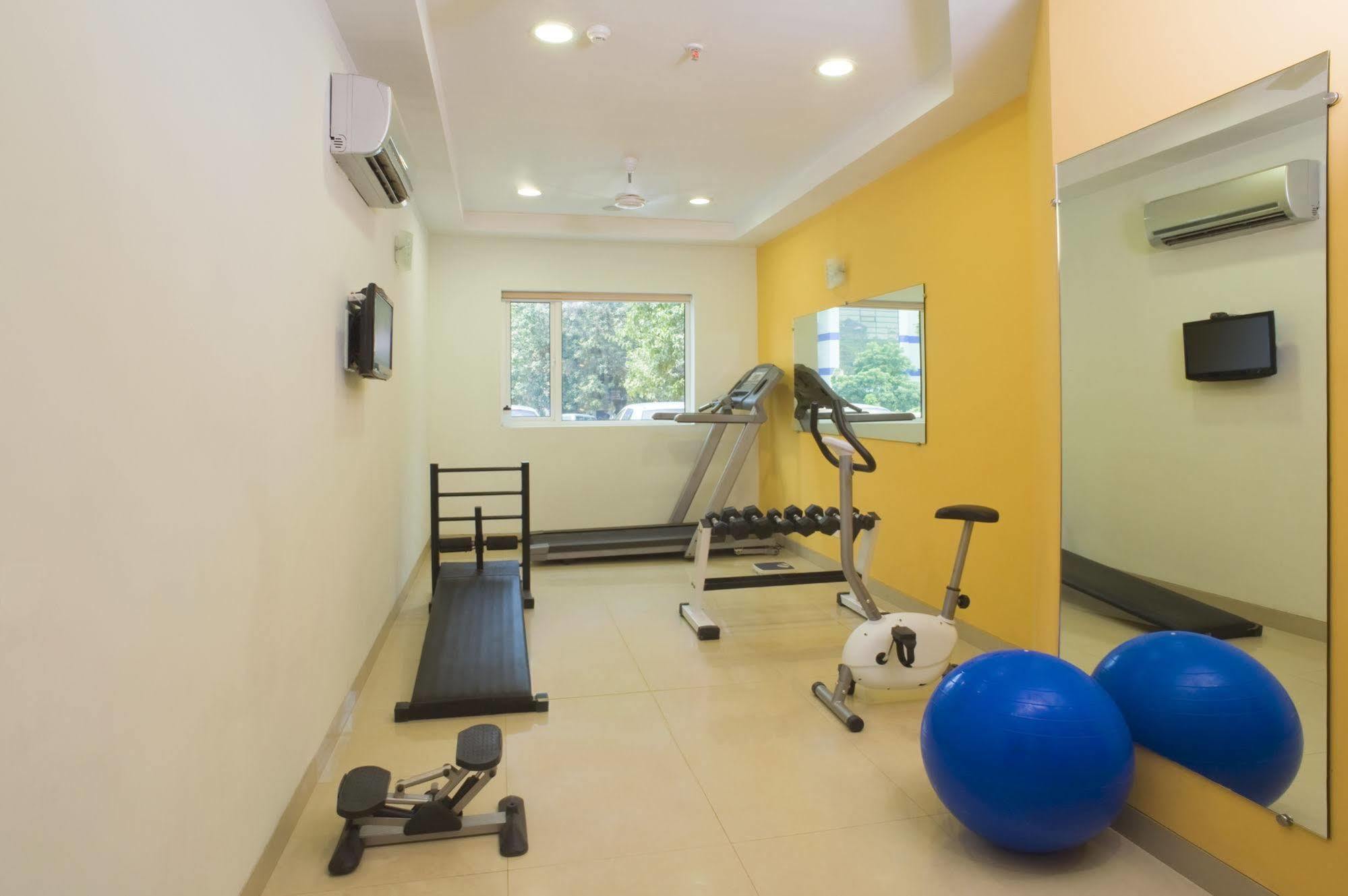 Hotel Manesar グルガウン エクステリア 写真