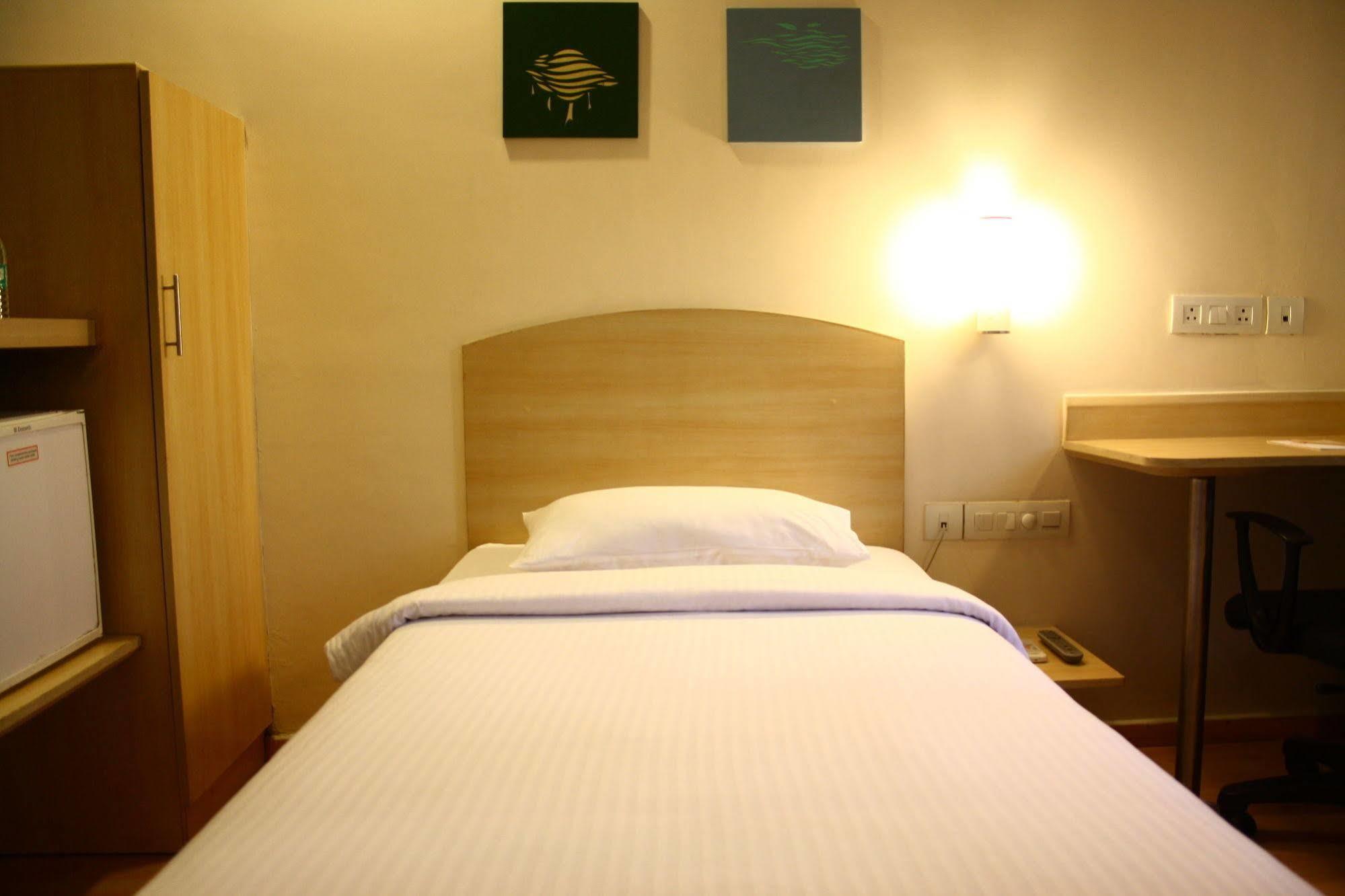 Hotel Manesar グルガウン エクステリア 写真